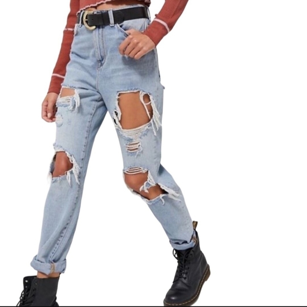 Urban Outfitters Bdg Mom High Rise Destroyed Jeans Size 27